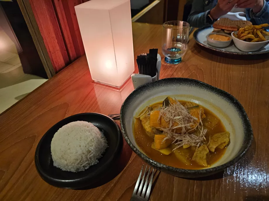 kolacja w hotelowej restauracji