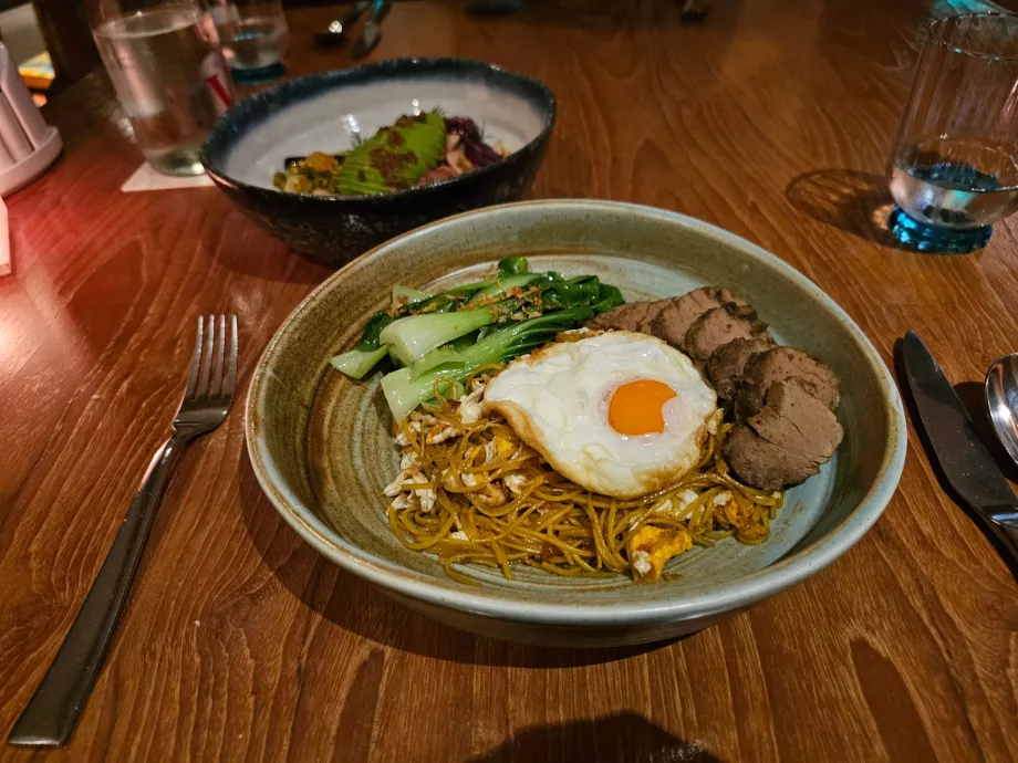 kolacja w hotelowej restauracji