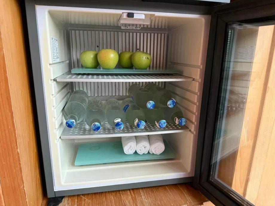 Bezpłatna woda, ręczniki i jabłka na siłowni