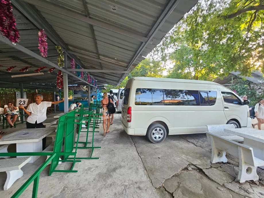 Minivan - wyjazd z powrotem do hotelu