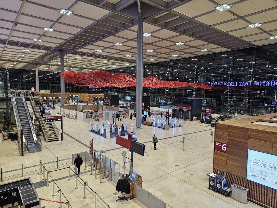 Hala odlotów, Terminal 1