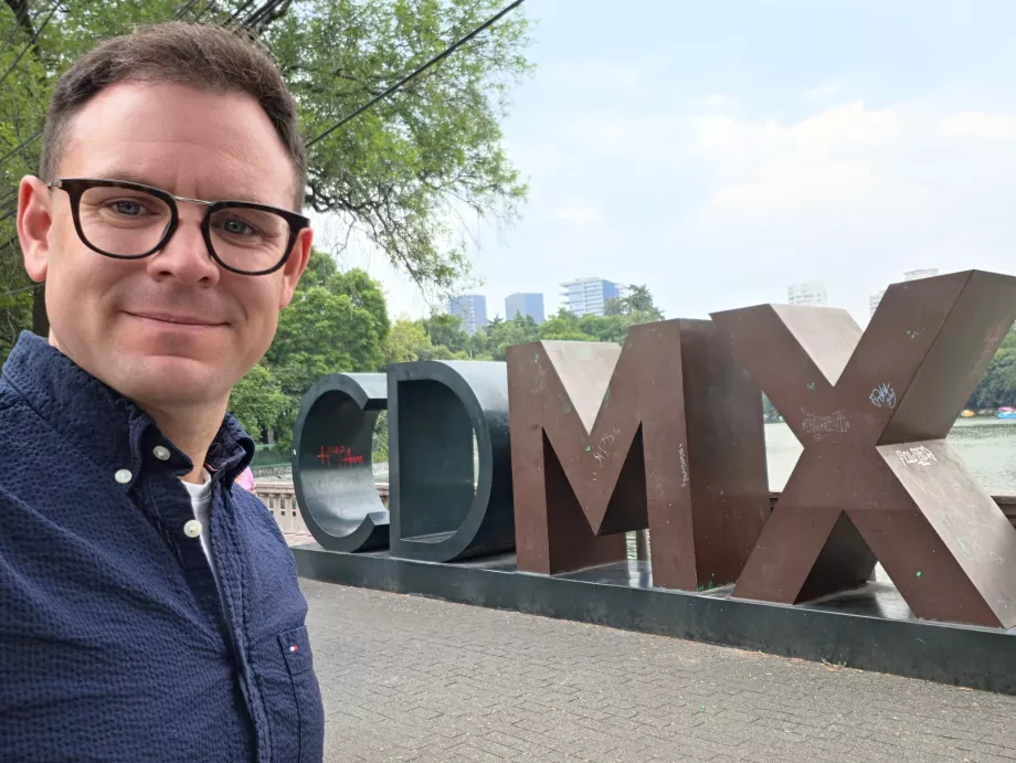 Ja przed napisem "CDMX"