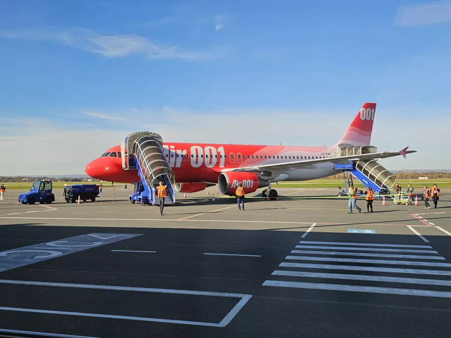 Airbus A320 na lotnisku w Ostrawie