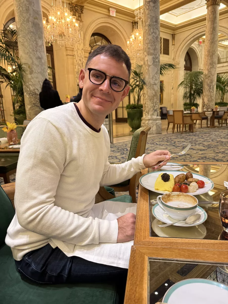 Ja na śniadanie w hotelu Plaza