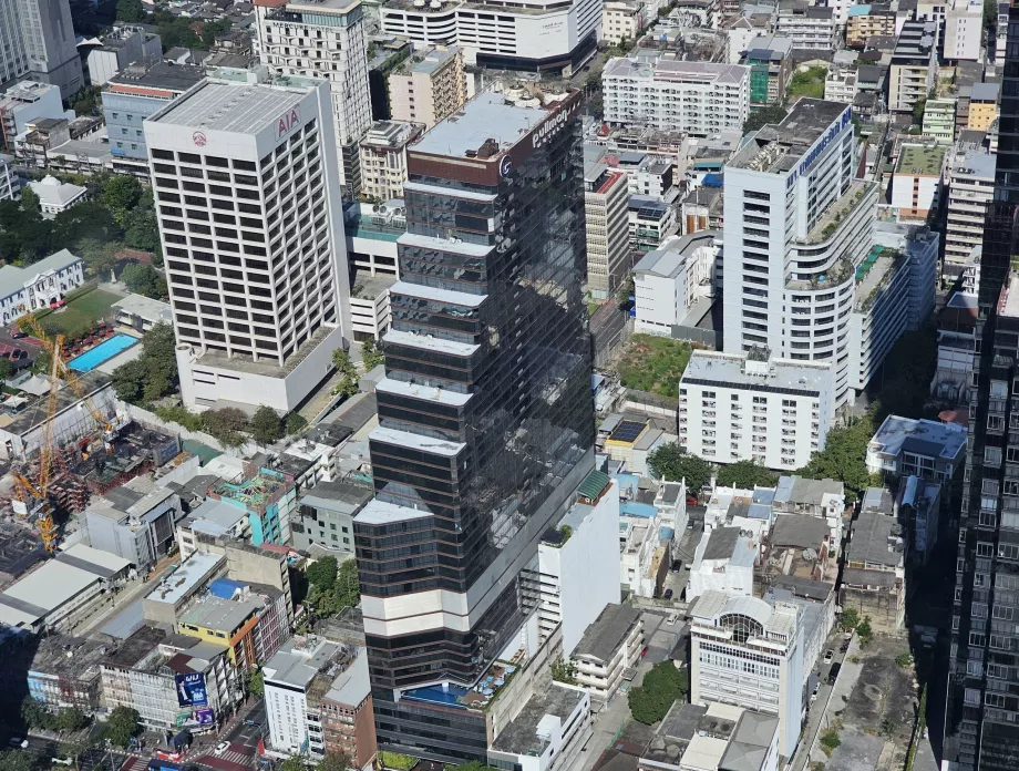 Widok na hotel z punktu widokowego King Power Mahanakhon