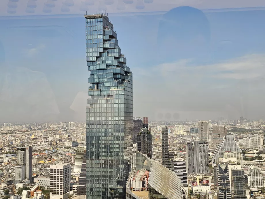 Arabica - Empire Tower, widok na King Power Mahanakhon