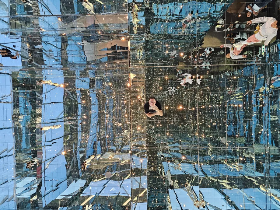 Akara Sky Hanuman - Odbicie w Bangkoku