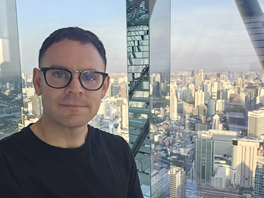 Akara Sky Hanuman - Ja w pokoju Odbicie Bangkok