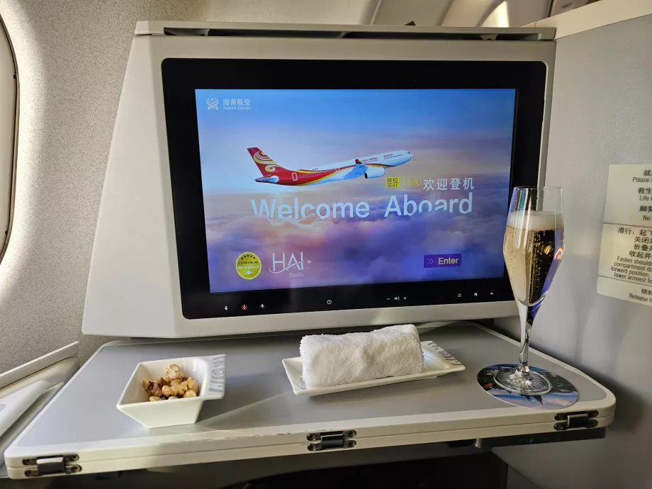 Napój powitalny, ręcznik i parawan