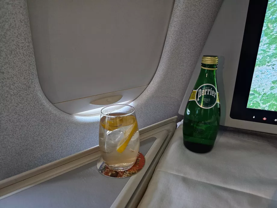 Woda w dowolnym momencie podczas lotu