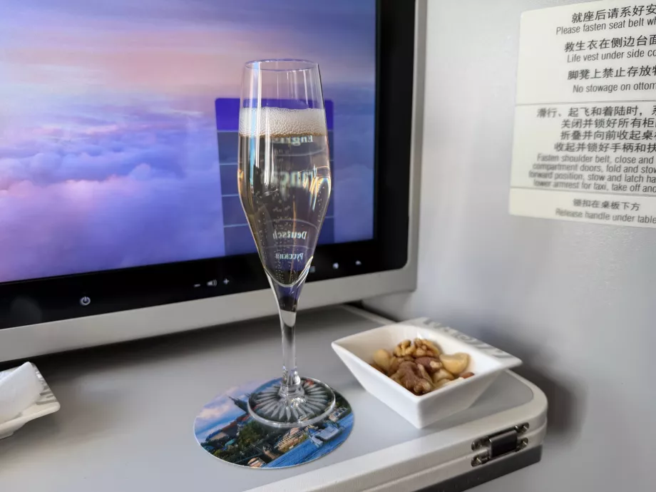 Napój powitalny i orzechy