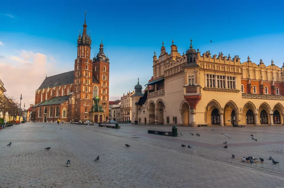 Hala targowa i kościół św. Marii