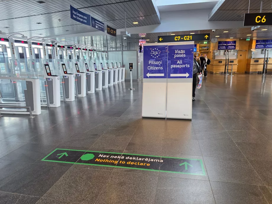 Kontrola paszportowa w przypadku lotów poza strefę Schengen