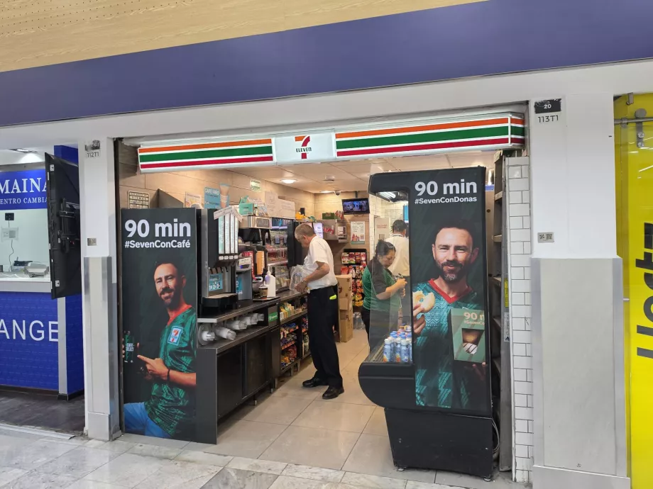 Sklep 7-Eleven w hali przylotów