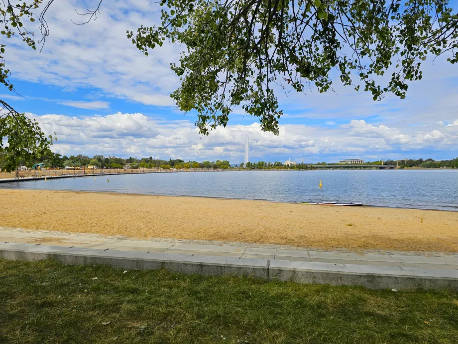 Plaża nad jeziorem