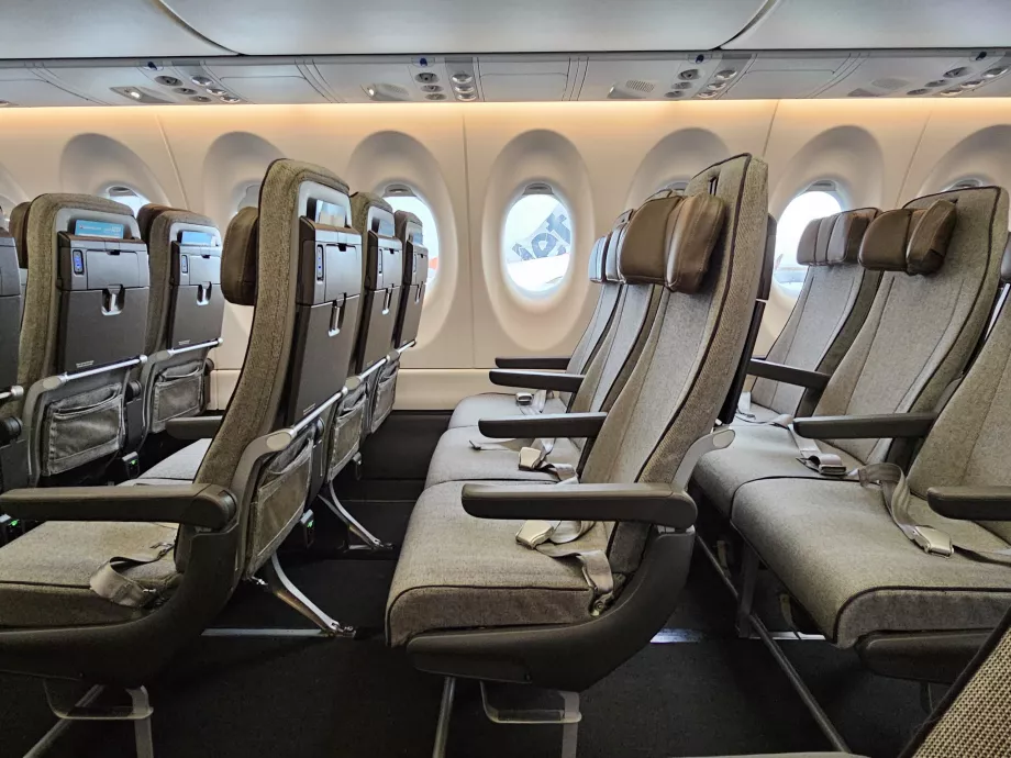 Miejsca w klasie ekonomicznej, Airbus A220
