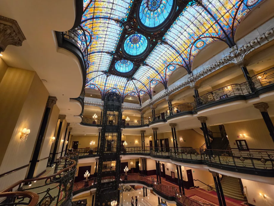 Główny hol hotelowy