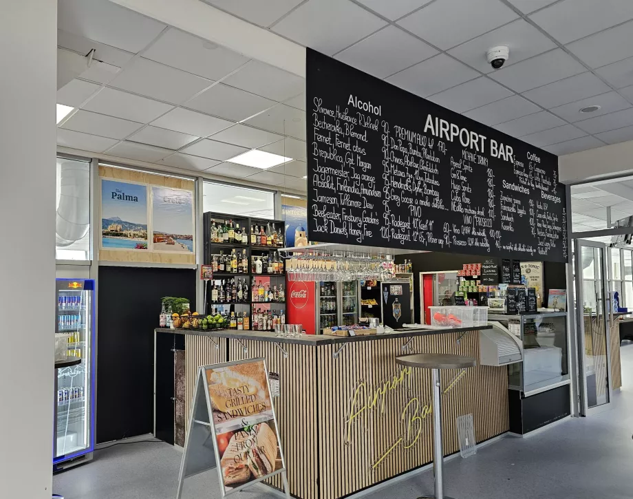 Bar na lotnisku po kontroli bezpieczeństwa