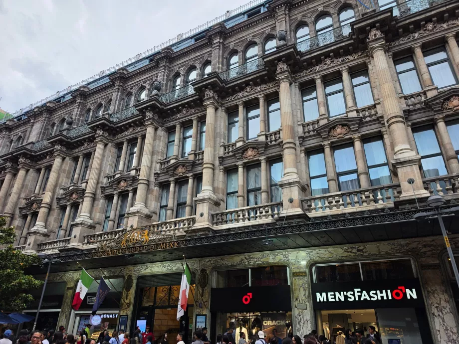 Główne wejście do hotelu