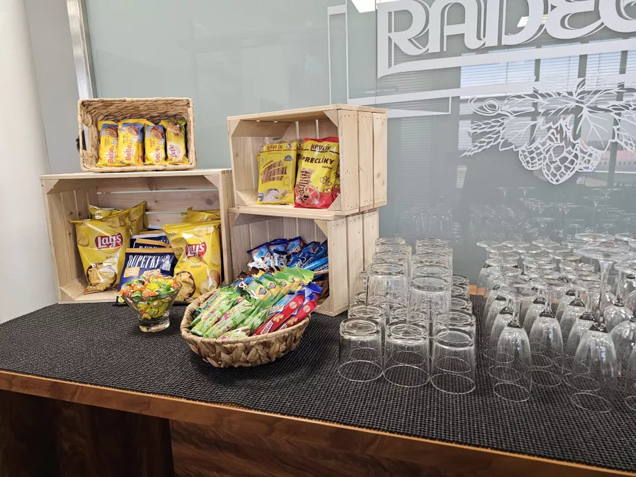 Słodycze, chipsy i pikantne przekąski