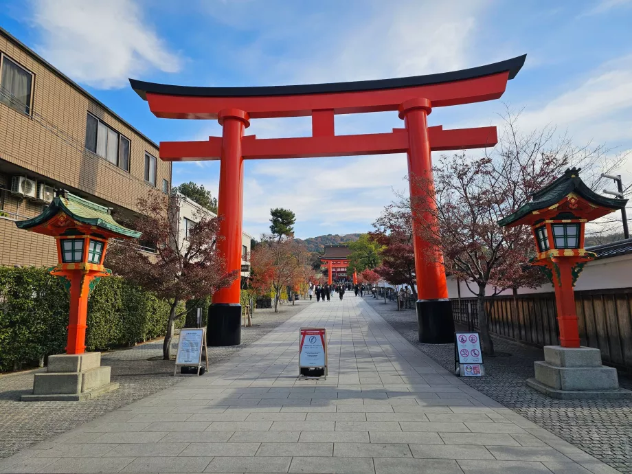 Strefa wejścia dla pieszych ze stacji kolejowych