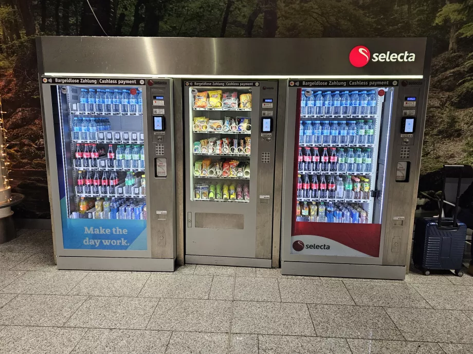 Maszyny Selecta na lotnisku we Frankfurcie