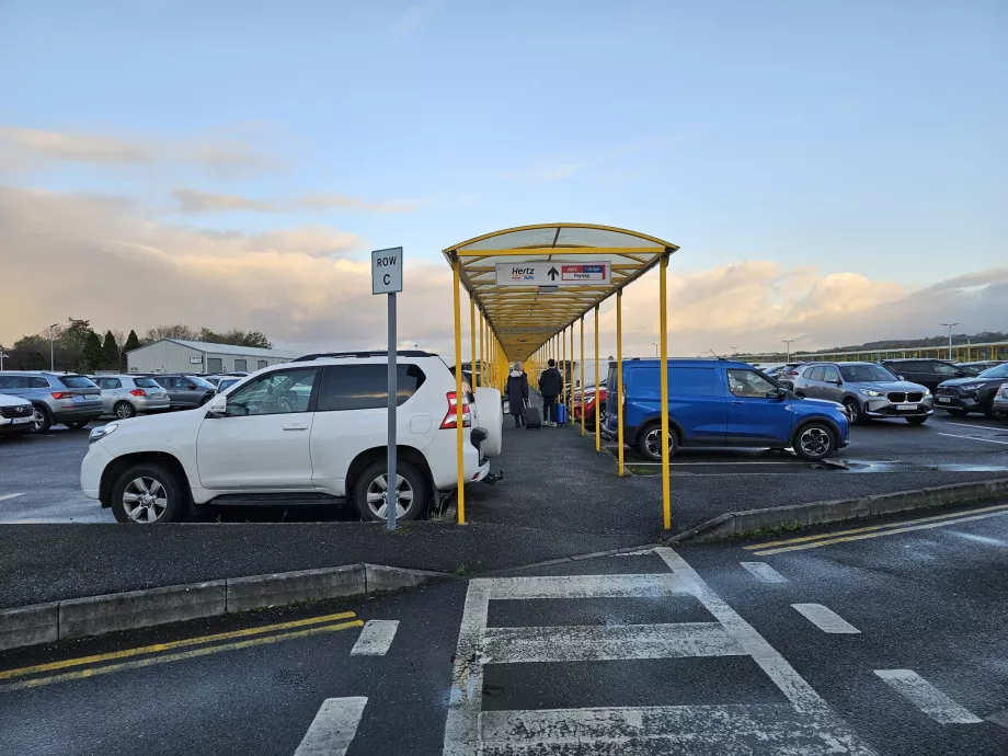 Trasa piesza do wypożyczalni samochodów