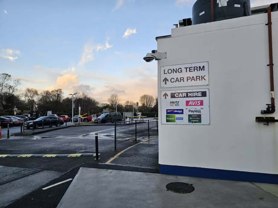 Trasa piesza do wypożyczalni samochodów