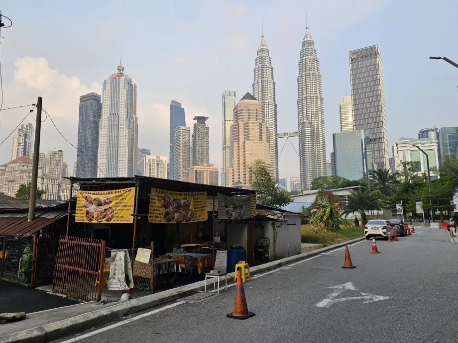 Widok z dzielnicy Kampung Baru