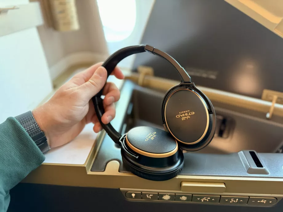 Telefony Etihad dla osób podróżujących służbowo