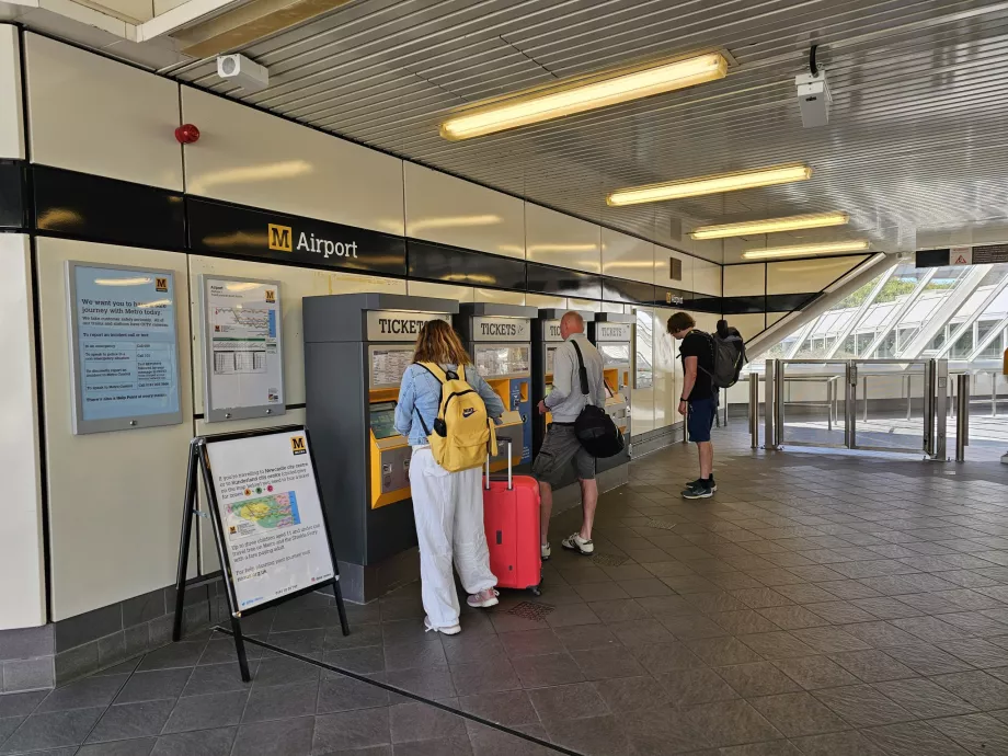 Automaty biletowe na stacjach metra
