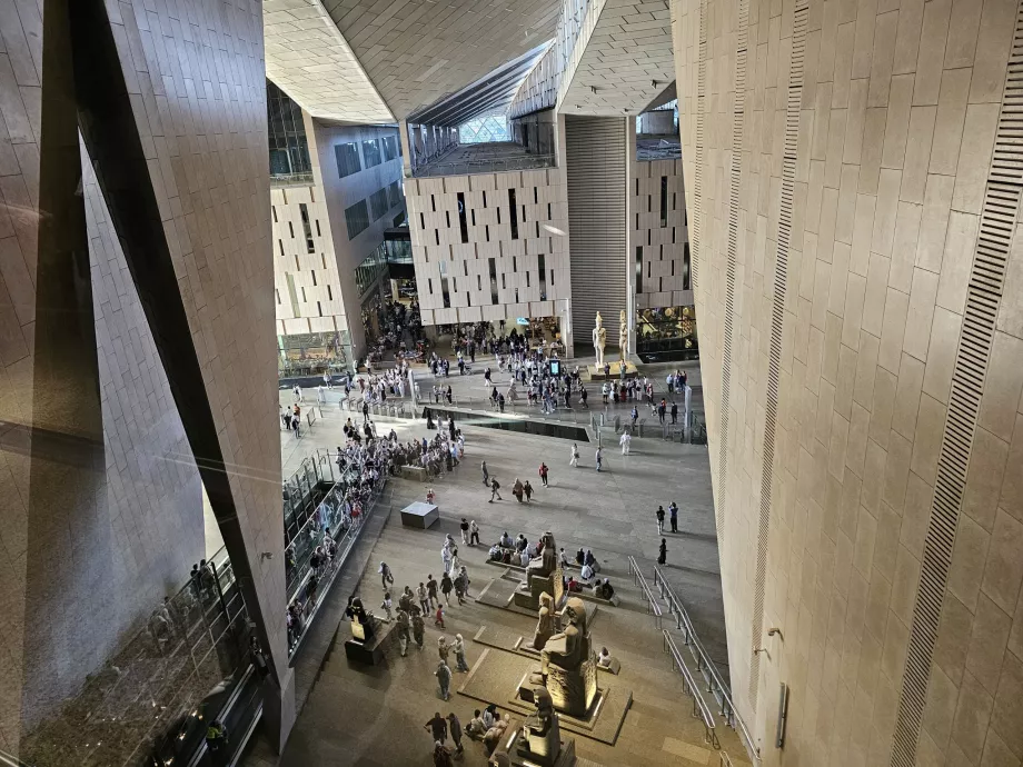 Widok na główny hol