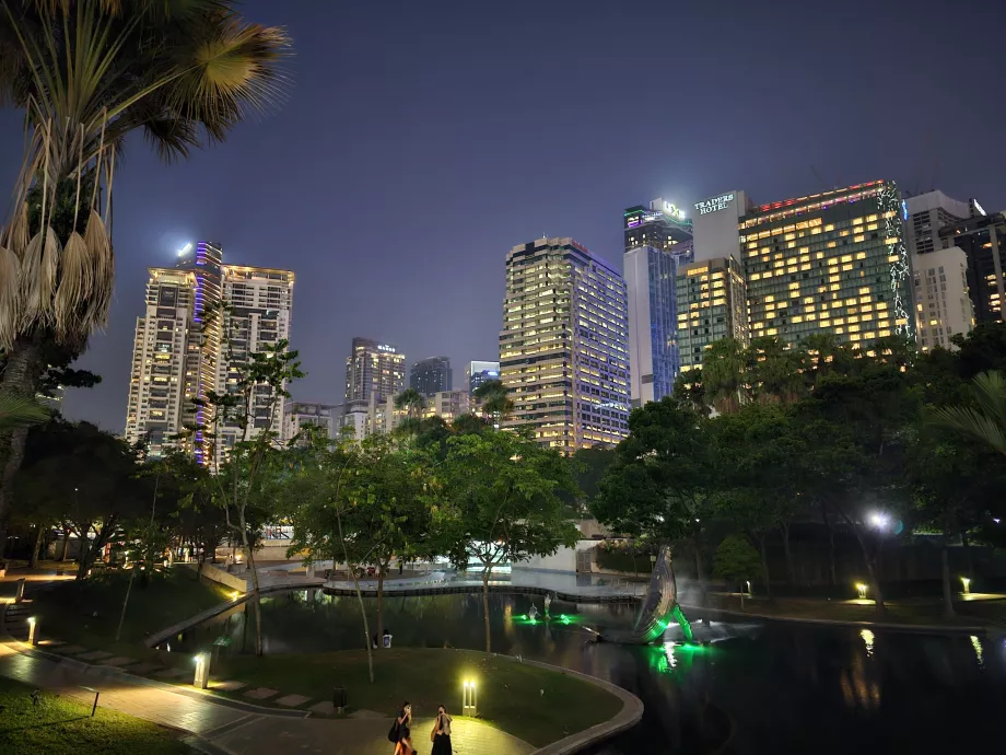 KLCC Park w nocy