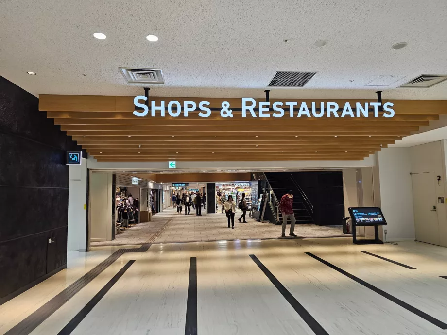 Sklepy i restauracje w strefie ogólnodostępnej
