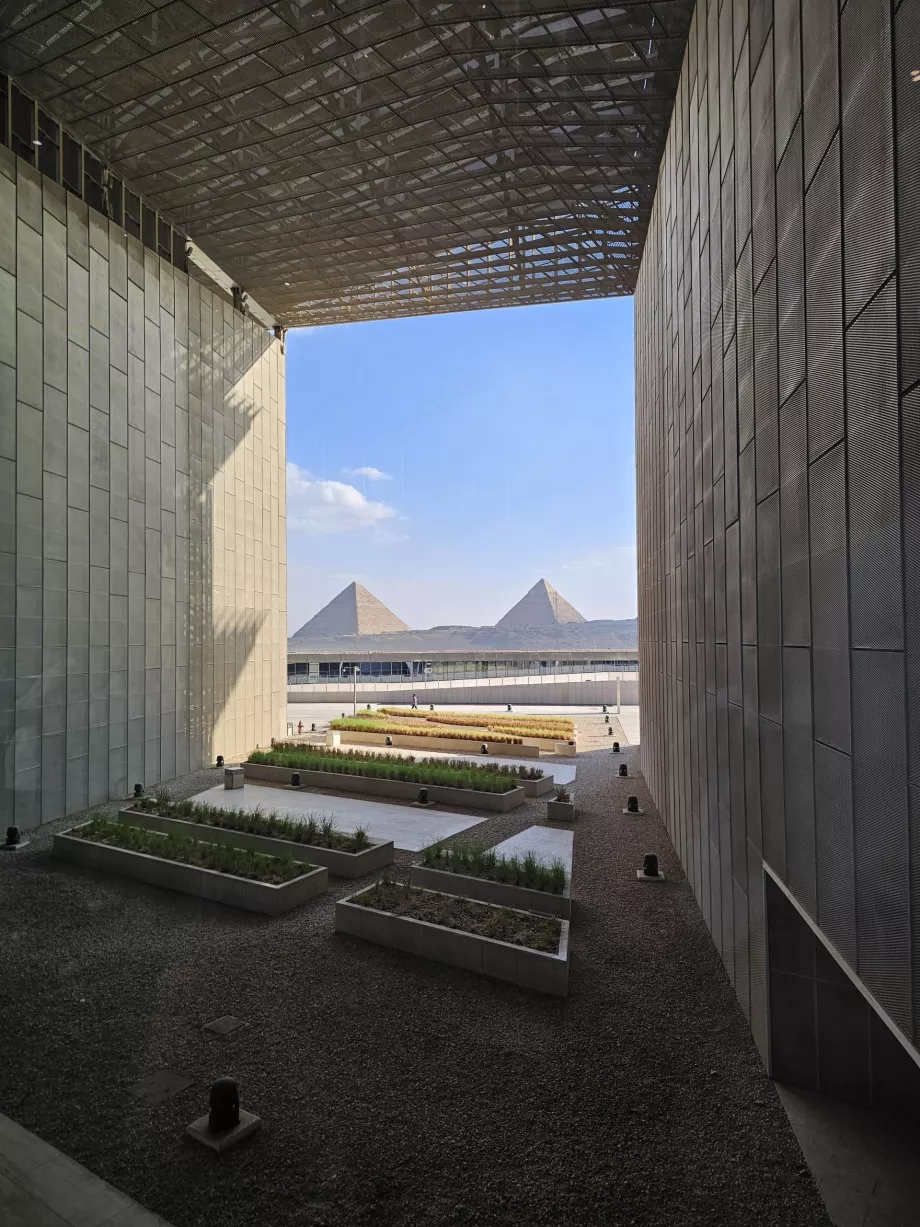 Widok na piramidy w Gizie