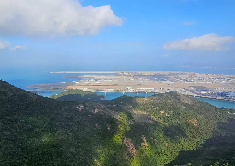 Widok na lotnisko HKG z kolejki linowej