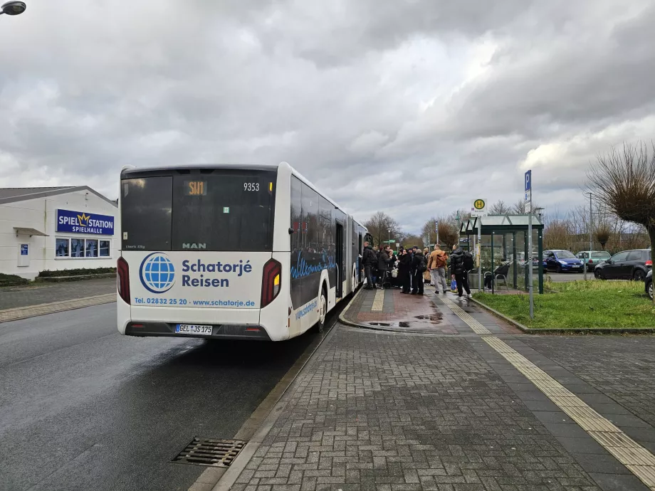 Przystanek autobusowy na lotnisku, stacja Weeze