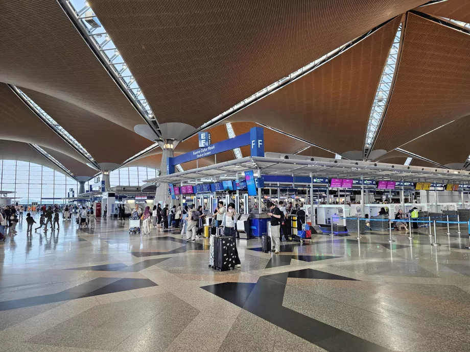 Terminal 1, odprawa
