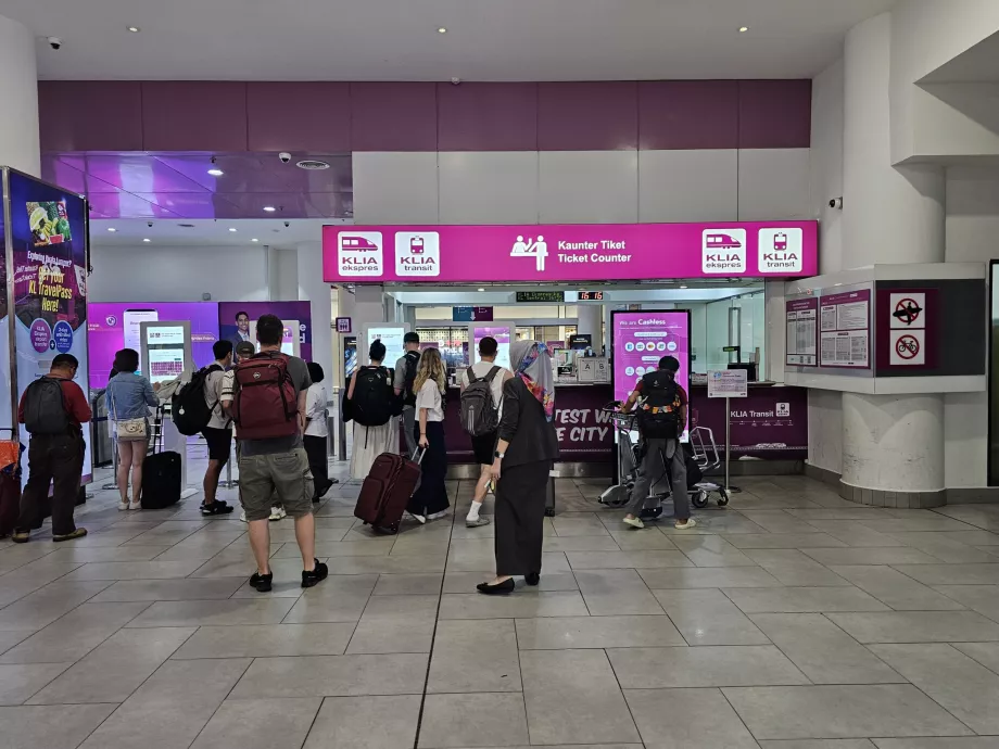 Kasy biletowe, pociągi KLIA