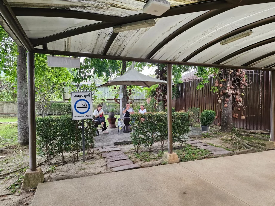 Kącik dla palących, strefa tranzytowa, sekcja międzynarodowa