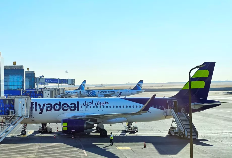 Airbus A320 Flyadeal na lotnisku w Kairze