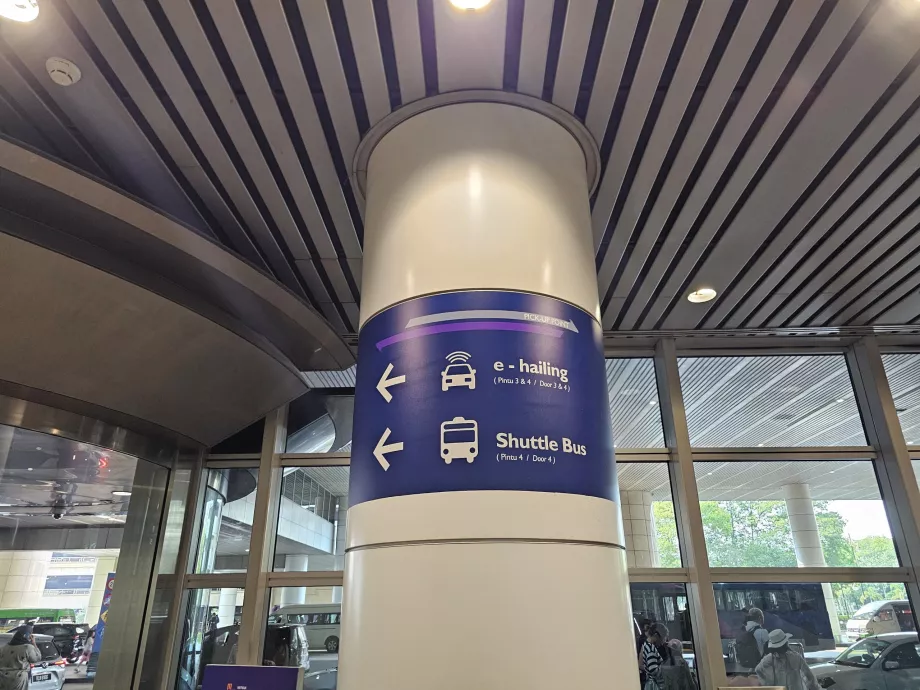 Oznaczenie "e-hailing" w aplikacji mobilnej Grab