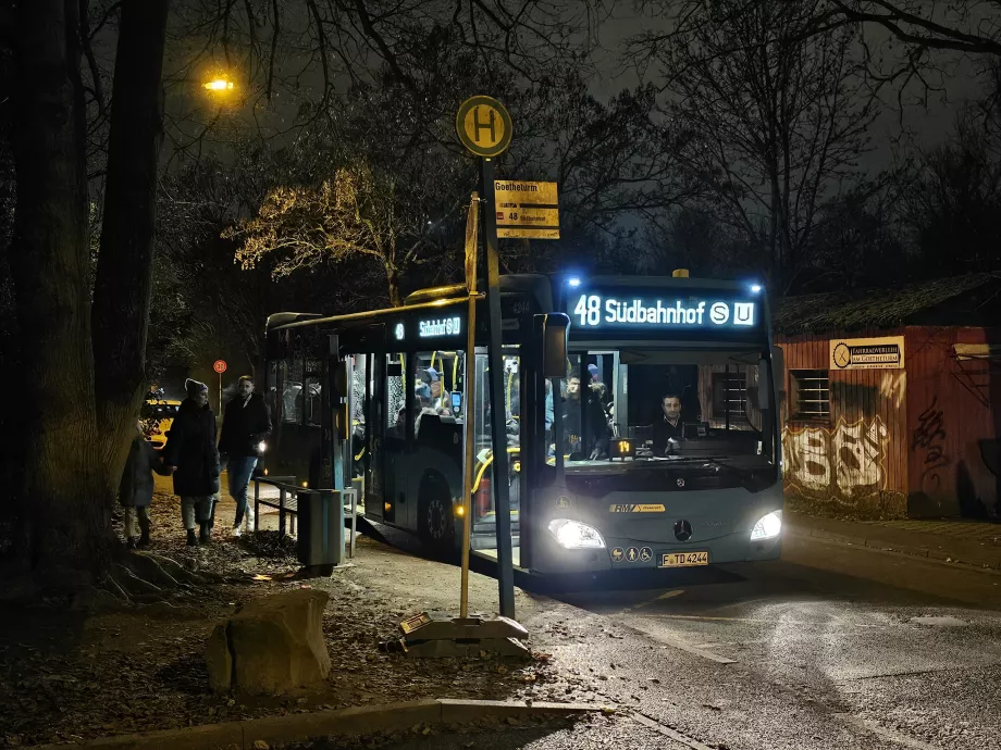 Autobus przy Goetheturm