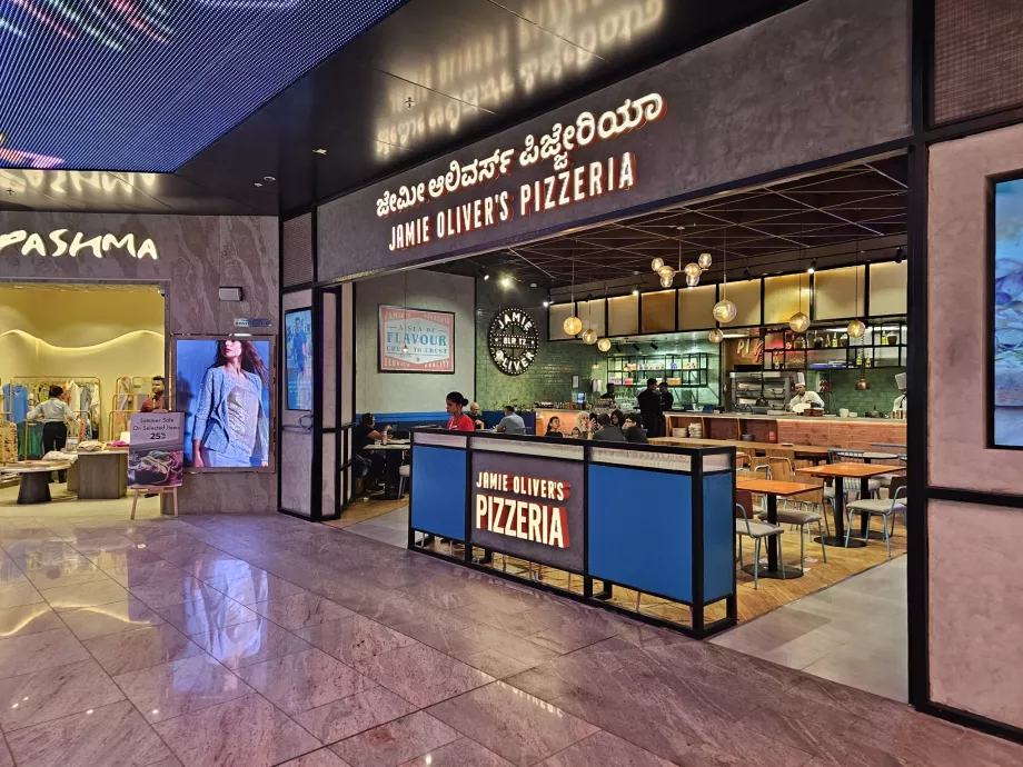 Pizzeria Jamiego Olivera, Terminal 2, strefa tranzytowa