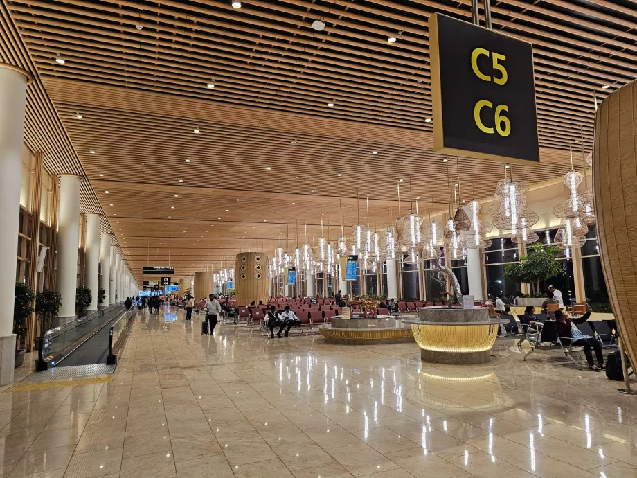 Bramy odlotów, Terminal 2