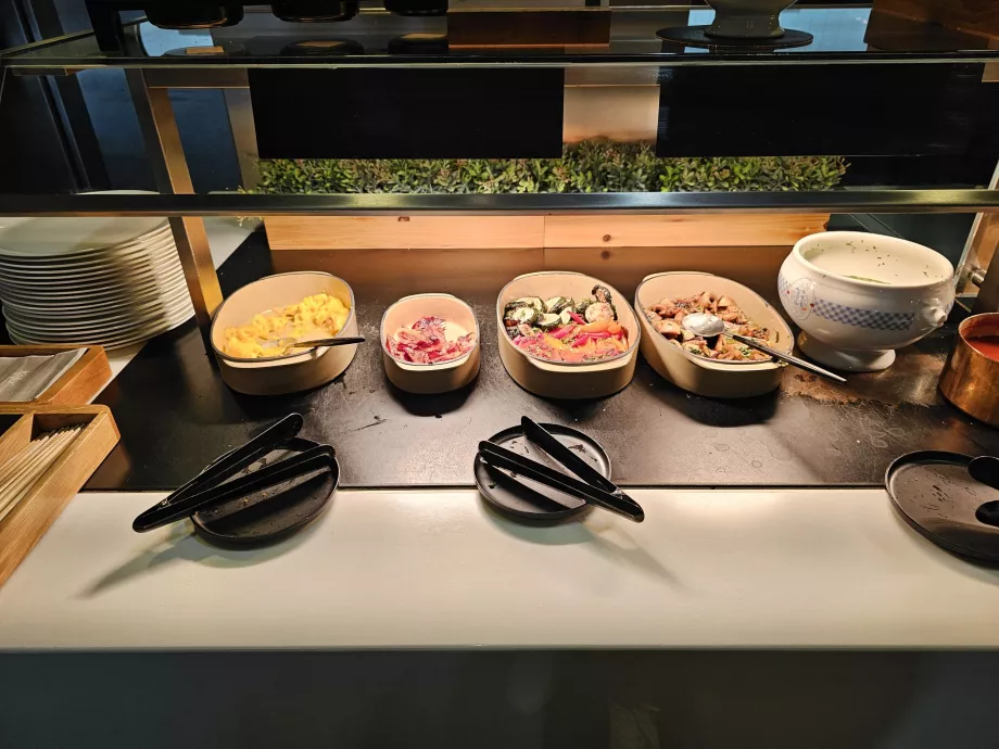 Bufet - oferta śniadań na ciepło