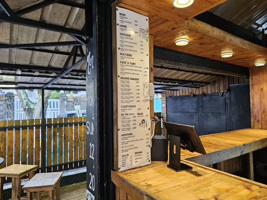 Ceny burgerów przy plaży