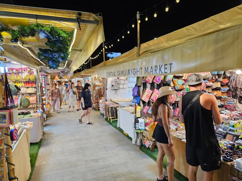 Nocny targ w centrum Samui