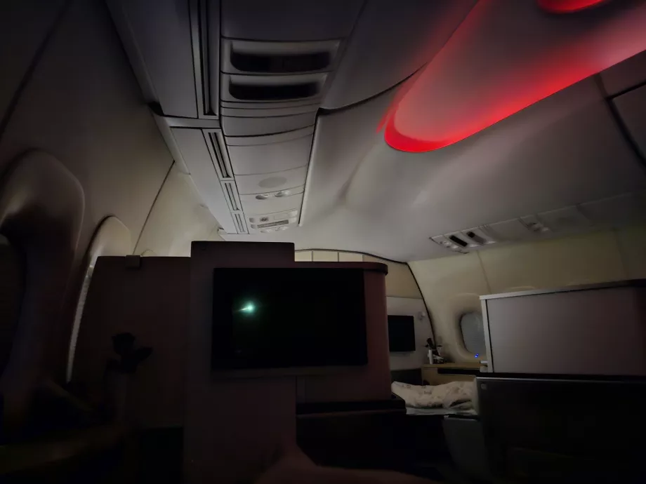 Lampka pasażera w rzędzie przede mną