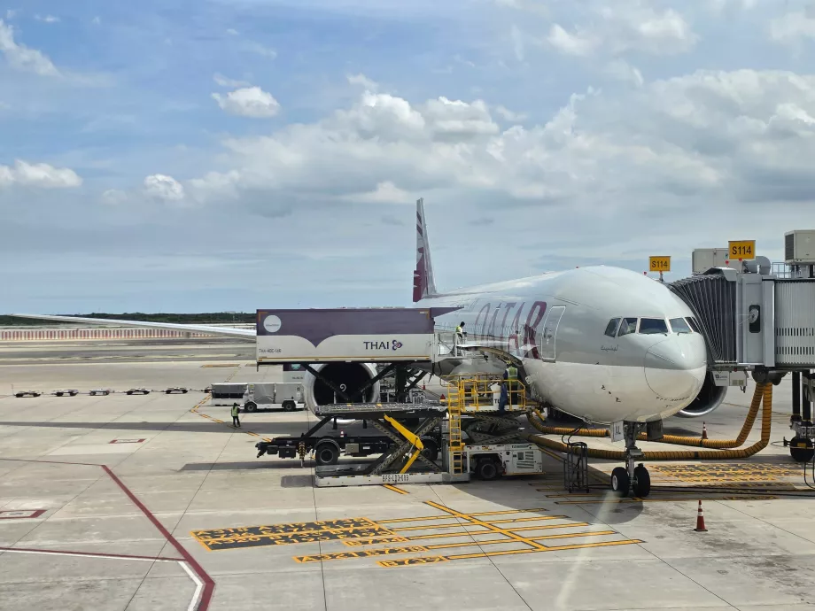 Nasz Boeing 777-300 po wylądowaniu w Bangkoku